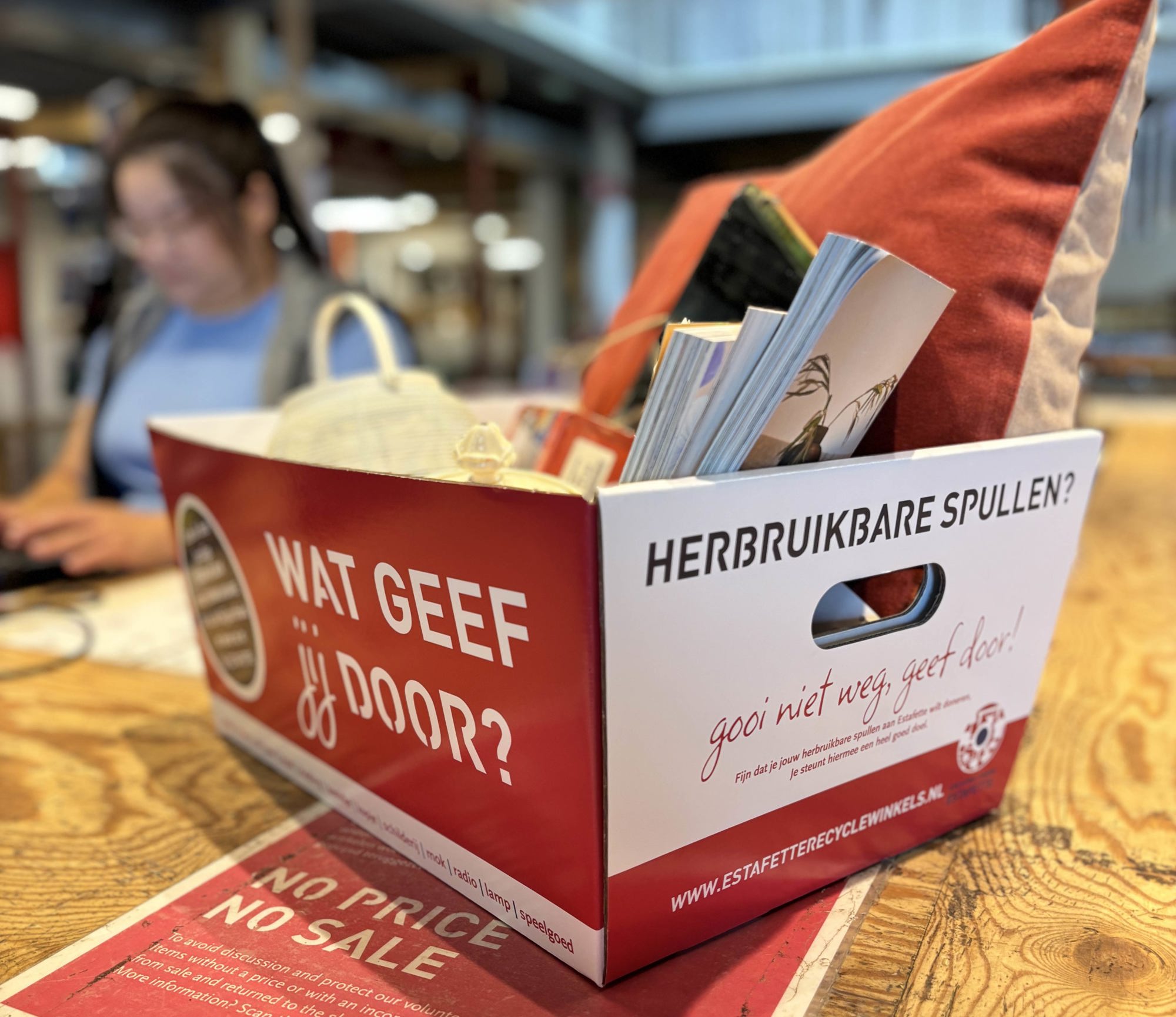 Estafette Inzamelbox Op De Kassa