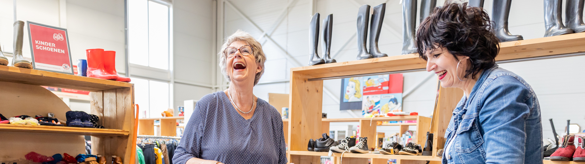 Jetty En Silvia In De Schoenen Harlingen