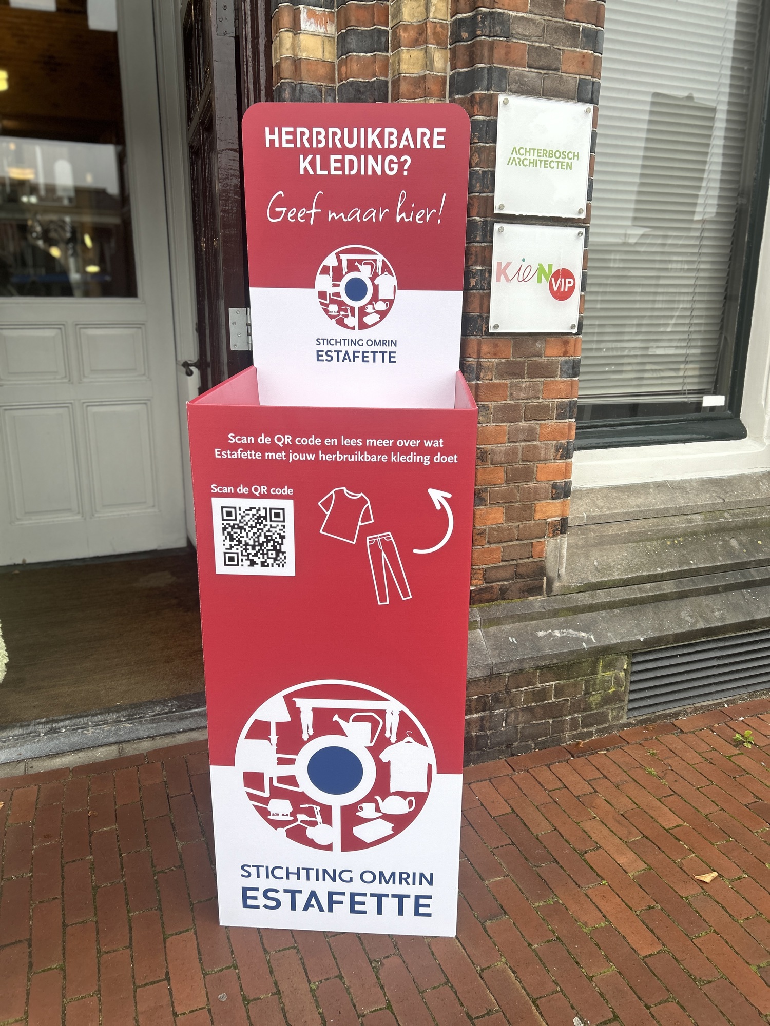 Achterbosch, Textielinzamelbox Op Locatie