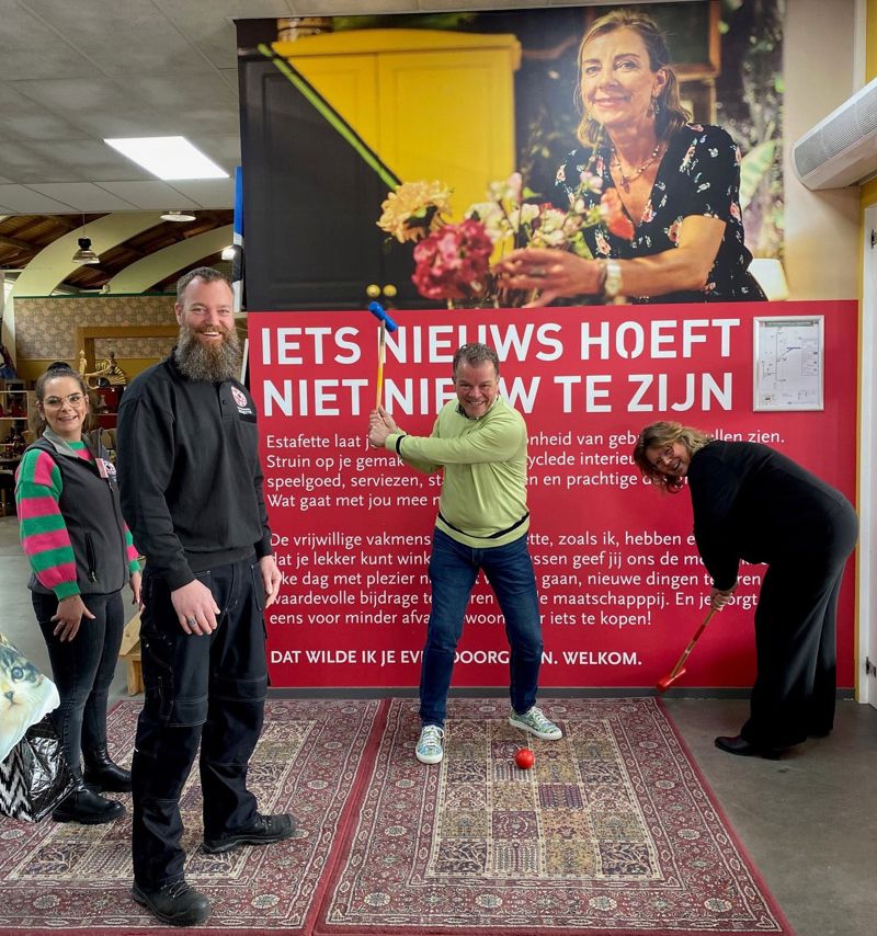 Auke Hempenius Slaat Zijn Monstetrtocht Af In De Estafette Recyclewinkel In Burgum Gecropt Min