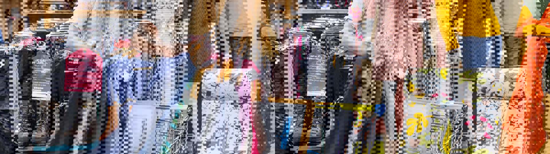 Textiel Medewerker Dorina Min