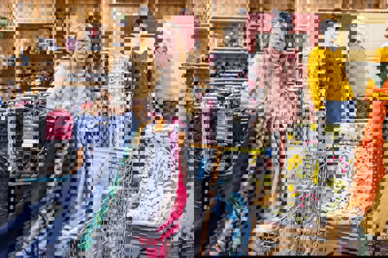 Textiel Medewerker Dorina Min
